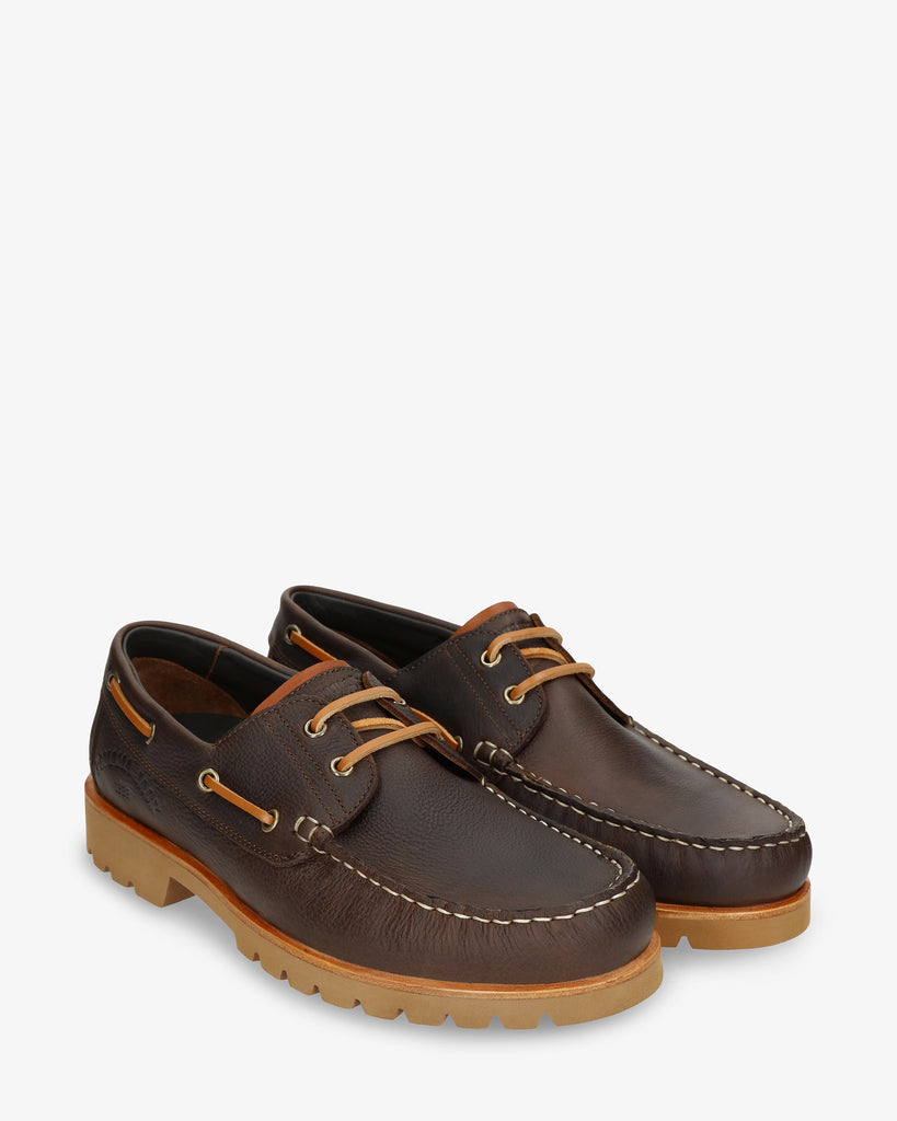 Boat náutico de piel con forro interior de piel. marron