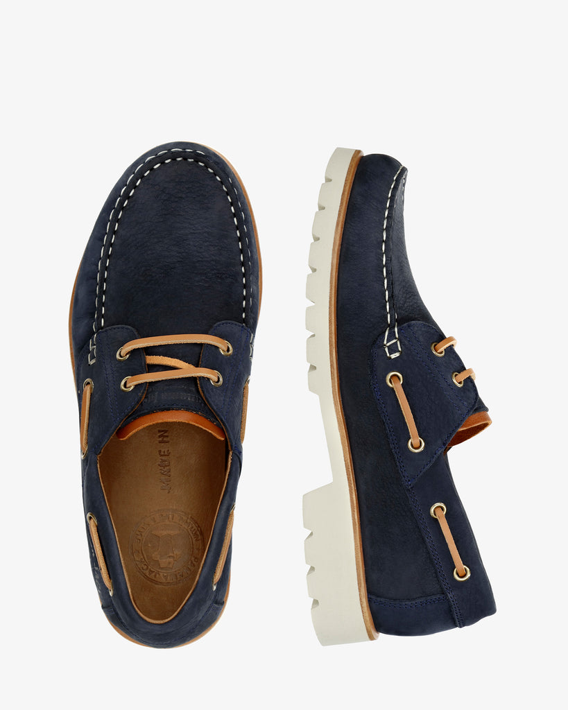 Boat náutico de piel con forro interior de piel. marino