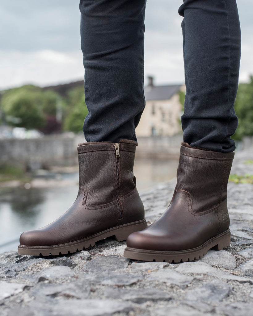 Fedro botas de piel con forro interior de pelo. marron