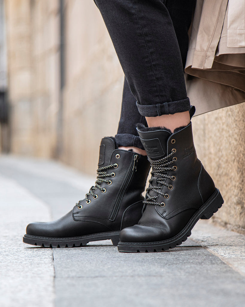 Frisia botas de piel con forro interior de pelo. negro