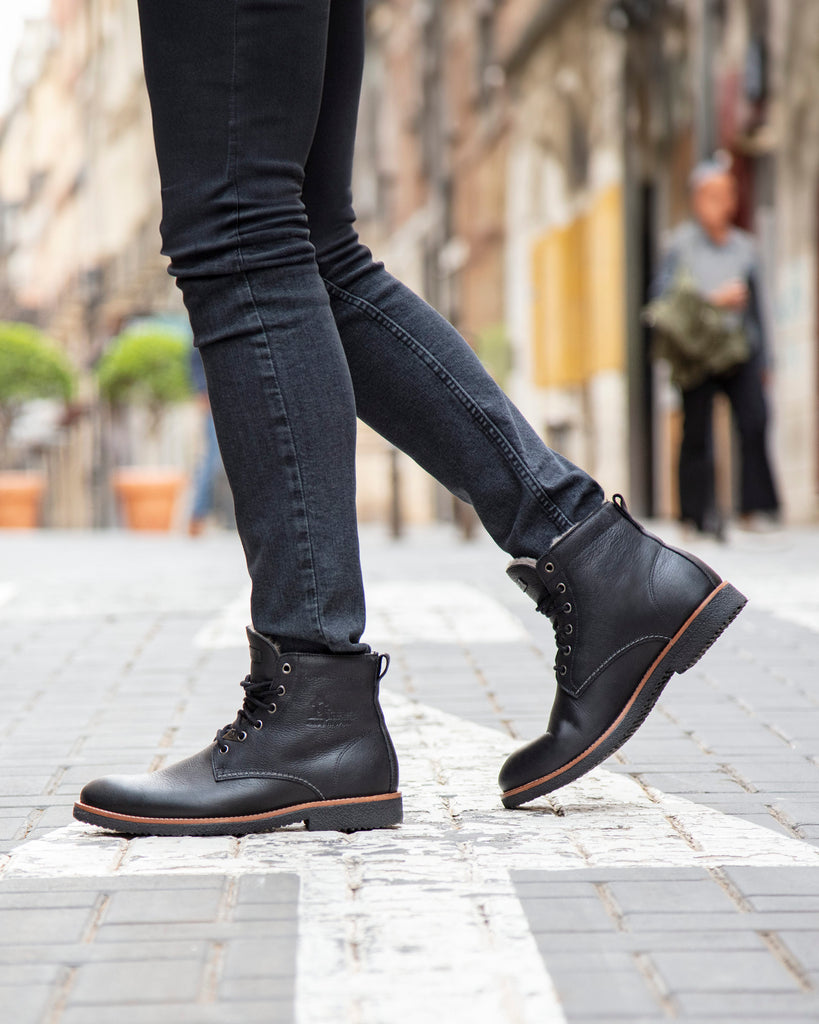 Glasgow Igloo botines de piel con forro interior de pelo natural. negro