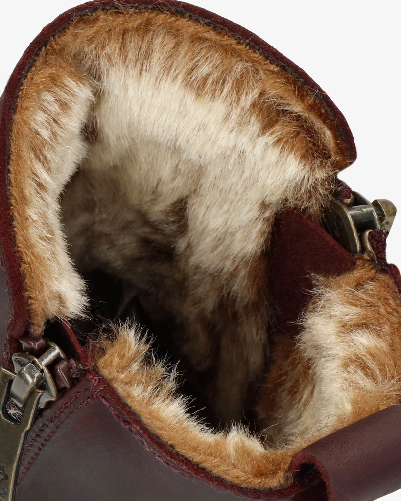 Pauline botín de piel con forro interior de pelo. burdeos