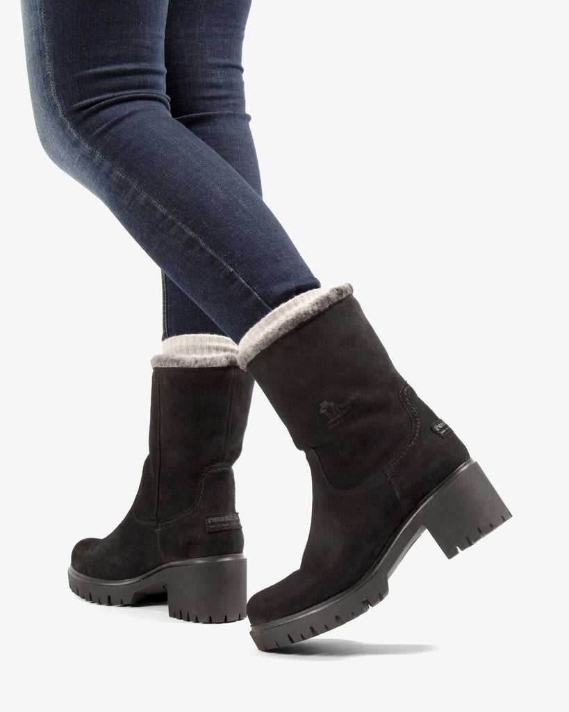 Piola botas de piel con forro interior de pelo. negro