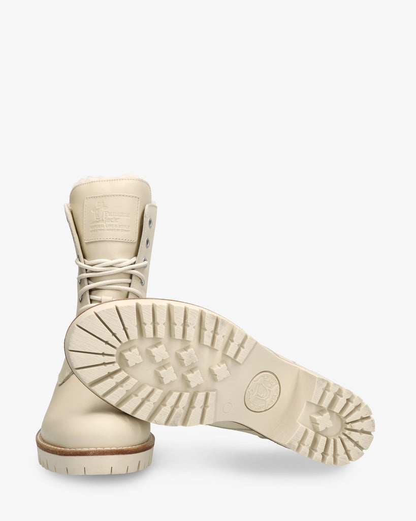 Polonia botas de piel con forro interior de pelo. crudo