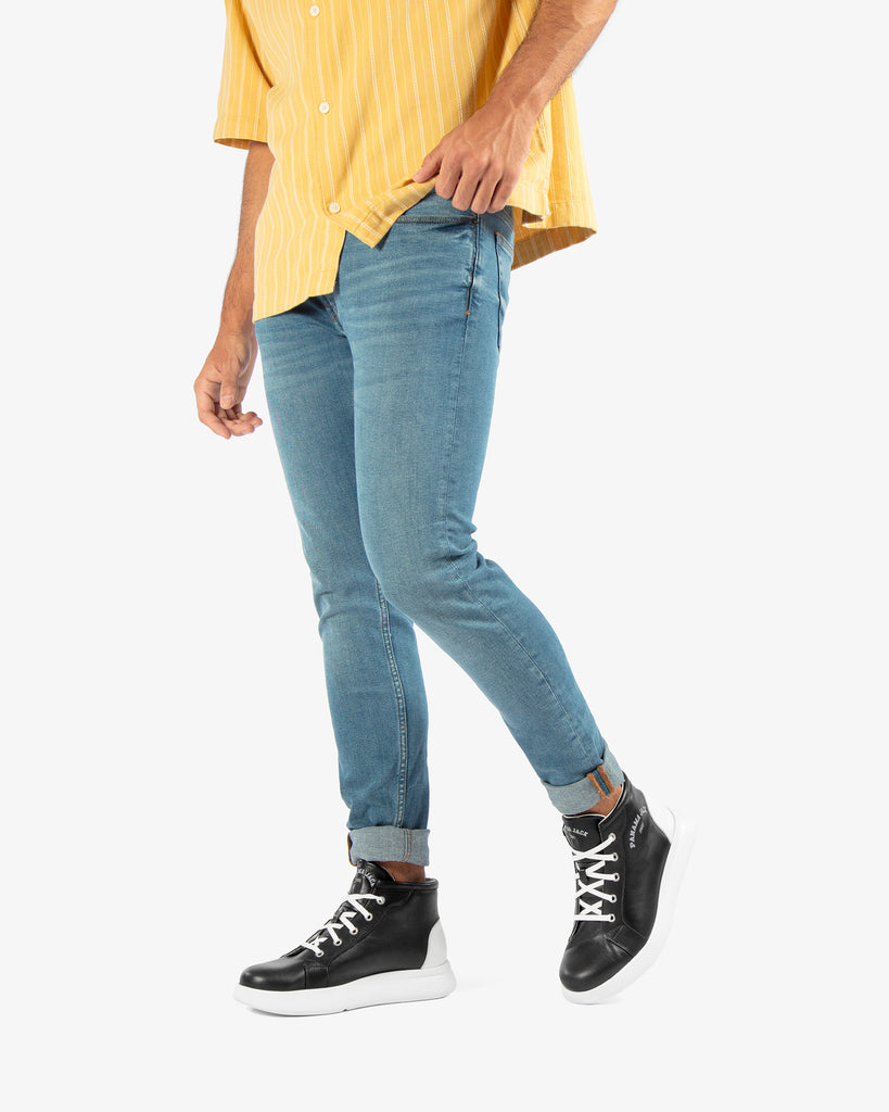 Yaron botín de piel con forro interior de piel. negro