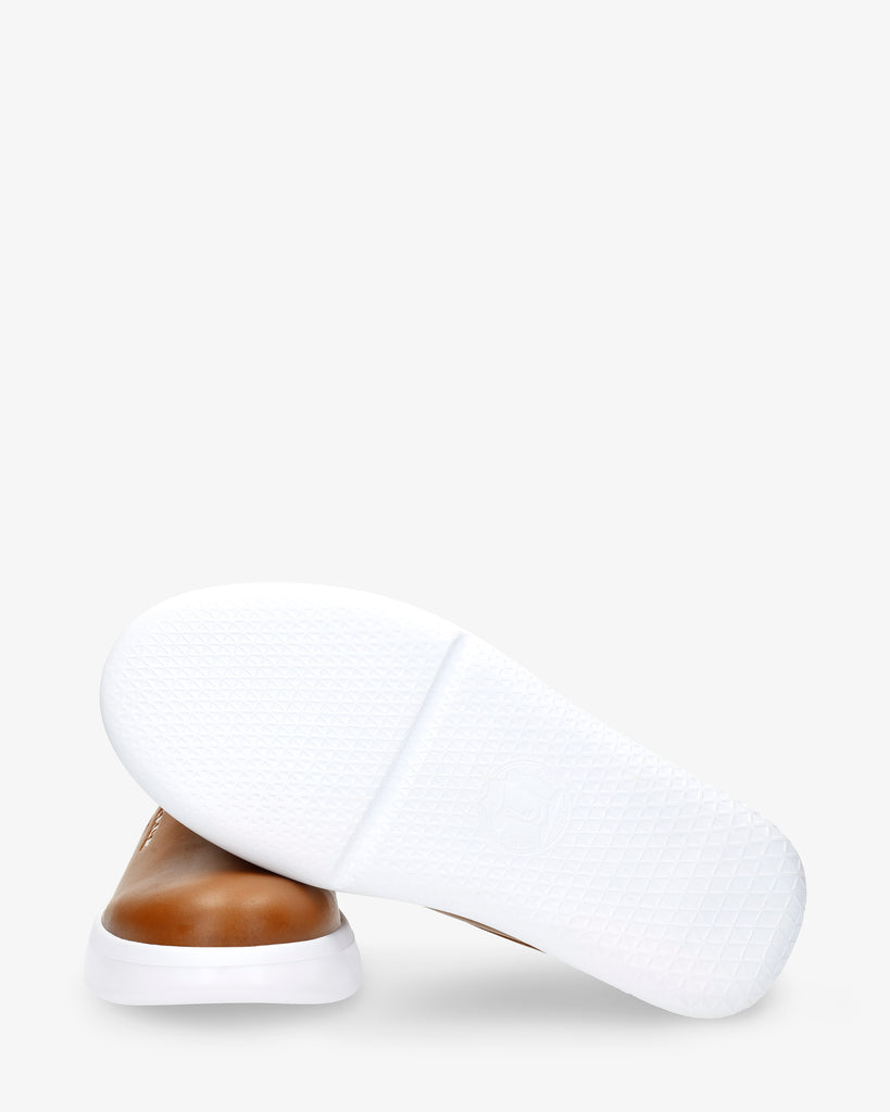 Yeray zueco de piel con forro interior de piel. cuero